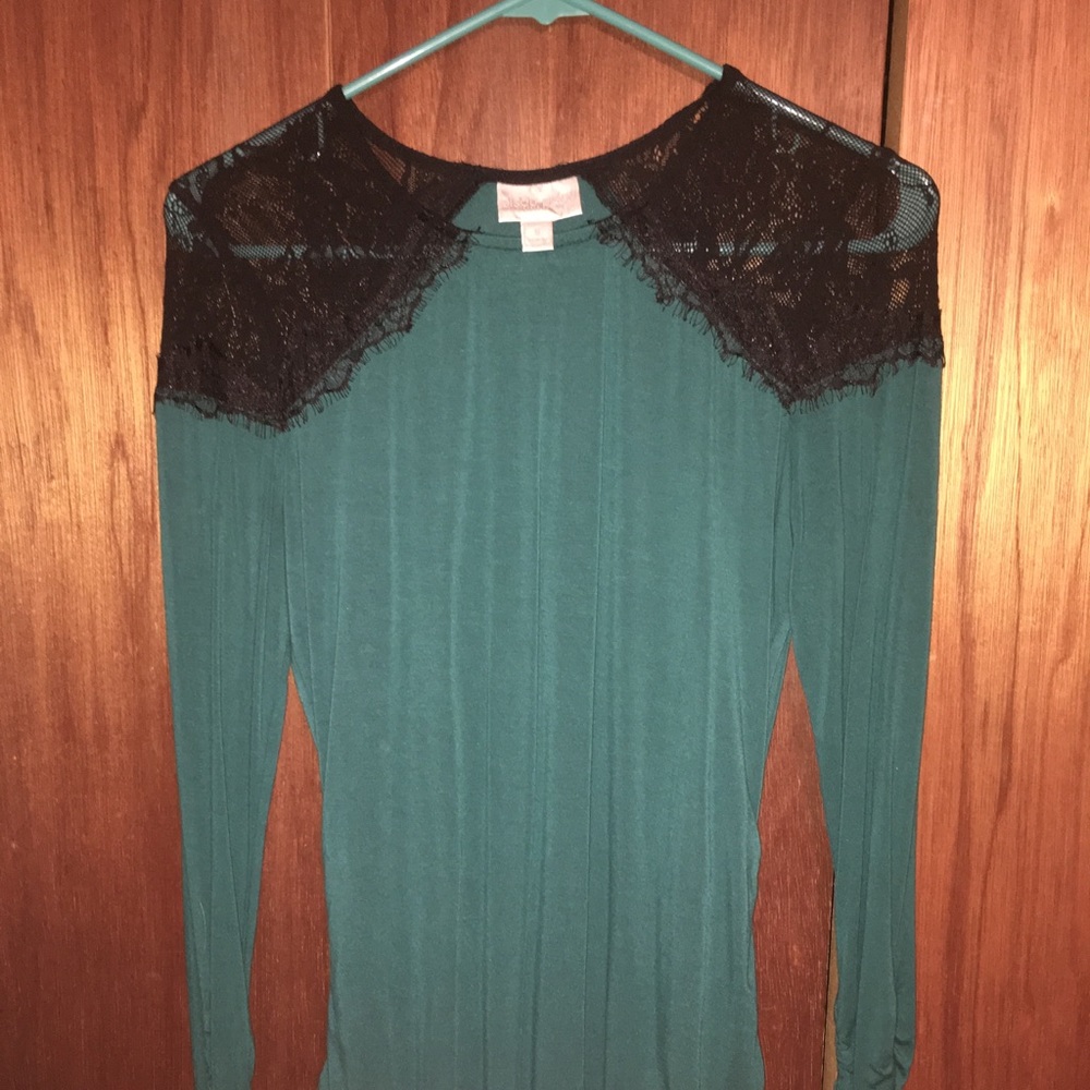 Long-sleeved shirt
